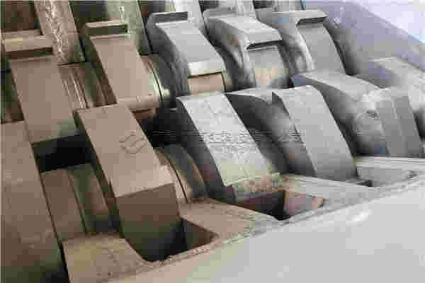 為什么撕碎機(jī)刀具的轉(zhuǎn)動(dòng)方向不一樣？