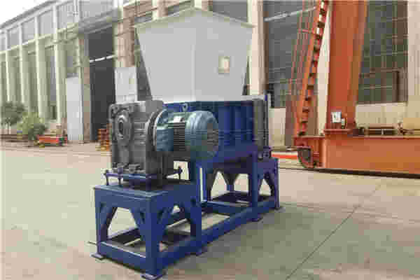 撕碎機(jī)在安裝和試機(jī)時應(yīng)注意以下幾點