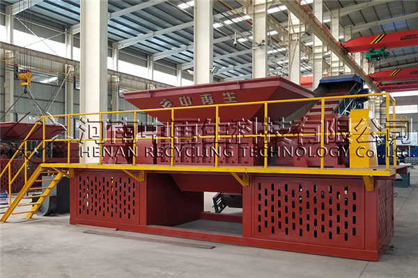 專業(yè)處理輪胎的撕碎機