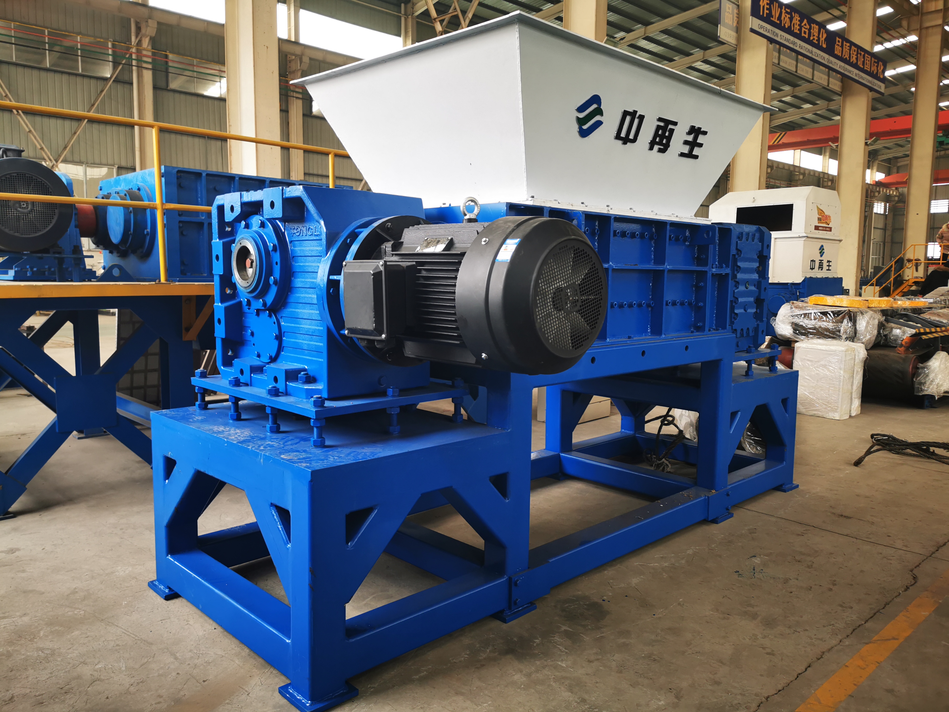 塑料撕碎機使用單軸撕碎機好還是雙軸撕碎機好